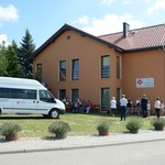 Gorzów Śląski. Poświęcenie busa dla seniorów