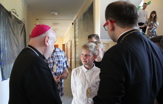 W Zagórniku oazowicze spotkali się z biskupem Piotrem Gregerem 