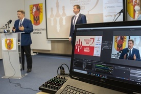 Marszałek Grzegorz Schreiber i prezes PZS Radosław Jedynak podczas konferencji prasowej.