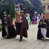 Po Mszy św. figura została przeniesiona do kościoła św. Jakuba.