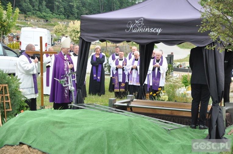 Zielona Góra: Pogrzeb ks. Henryka Nowika