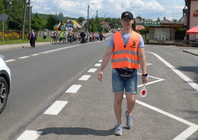 Pielgrzymi ze Skarżyska-Kamiennej w drodze na Jasną Górę