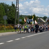 Pielgrzymi ze Skarżyska-Kamiennej w drodze na Jasną Górę