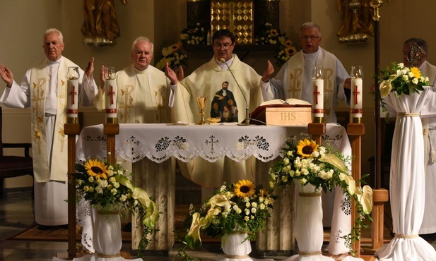 Mszy św. dziękczynnej w 150. rocznicę śmierci bł. Edmunda przewodniczył kapelan sióstr służebniczek dębickich ks. prof. Ireneusz Stolarczyk.