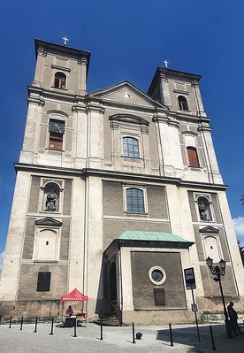 Obecna bryła kościoła pochodzi z lat 1686–1704.