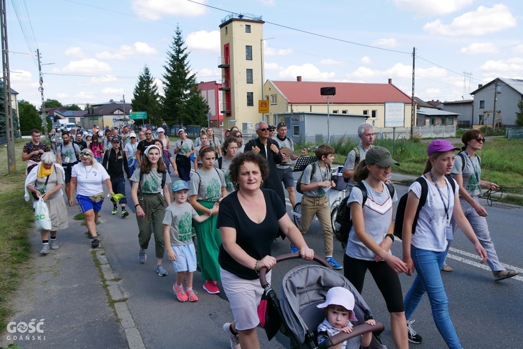 Abp Tadeusz Wojda na trasie pieszych pielgrzymek na Jasną Górę