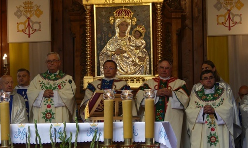 Msza św. podczas nabożeństwa fatimskiego 13 sierpnia w Rychwałdzie.