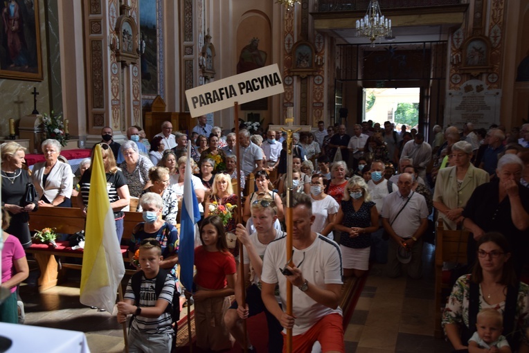 Pielgrzymi z Żychlina i Msza św. z wprowadzeniem relikwii papieża