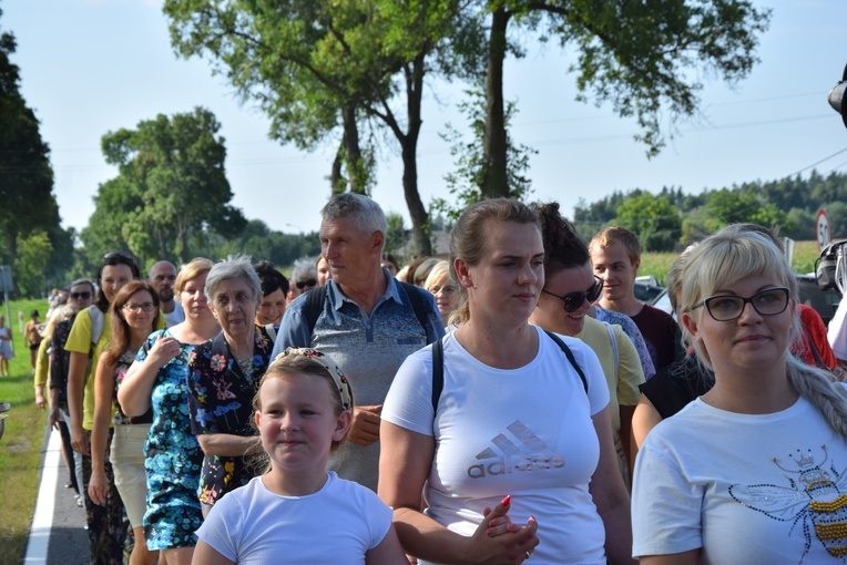 Pielgrzymi z Żychlina i Msza św. z wprowadzeniem relikwii papieża