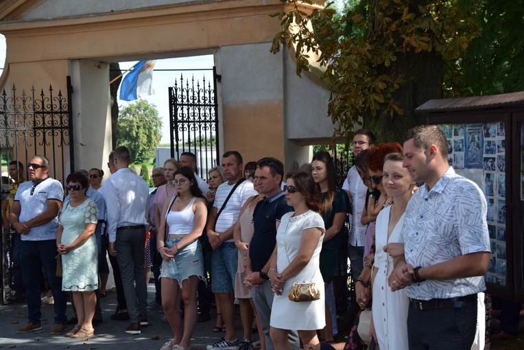 Pielgrzymi z Żychlina i Msza św. z wprowadzeniem relikwii papieża