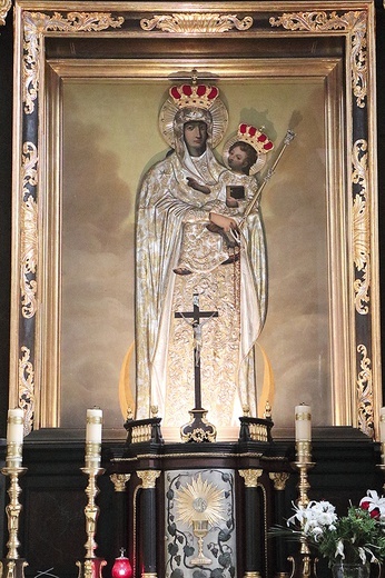 Obraz Matki Bożej ukoronował św. Jan Paweł II.