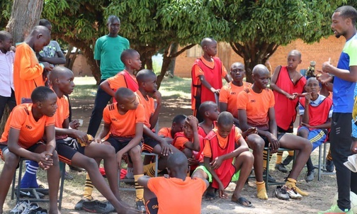 Misjonarz wybudował centrum sportowe w Tanzanii