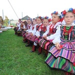 Dożynki, folklor, rycerze, zespoły i uliczni artyści