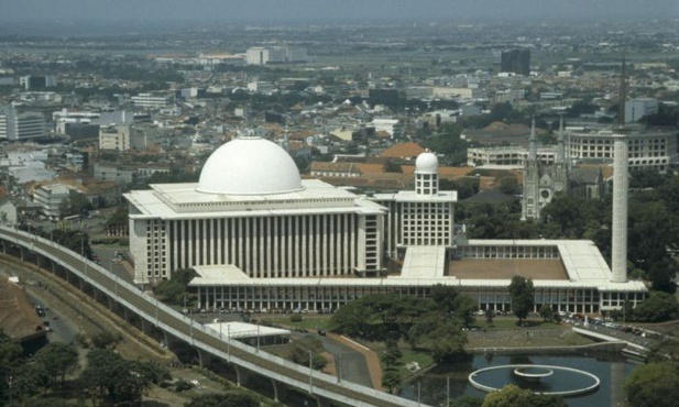 Indonezja: Tunel połączy katedrę z meczetem
