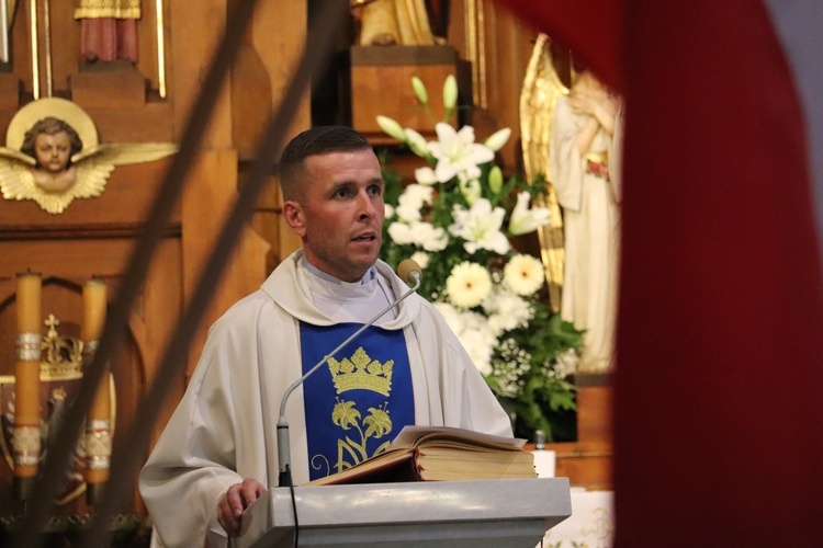 Mszy św. w intencji Ojczyzny przewodniczył ks. Łukasz Cukiert, wikariusz parafii Matki Bożej Pocieszenia.