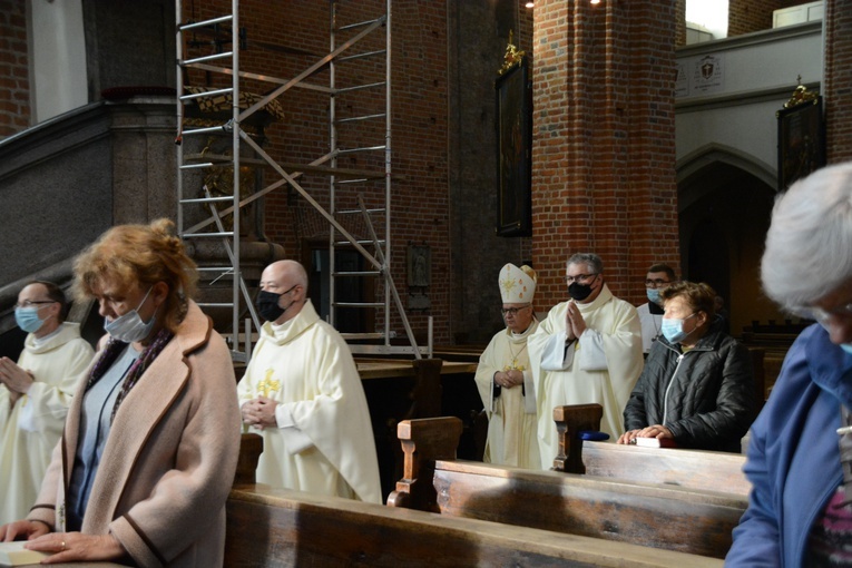 Rozpoczęcie całodziennej adoracji w katedrze opolskiej