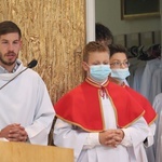 Jaktorów. Wprowadzenie relikwii św. Jana Pawła II i św. s. Faustyny.