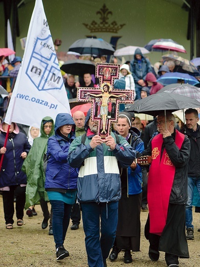 	Pątnicy ofiarowali Drogę Krzyżową w intencji trzeźwości narodu.