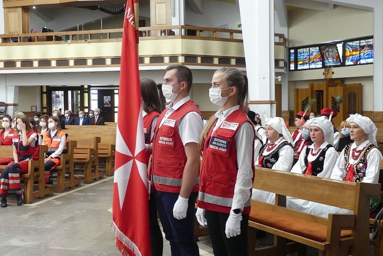 Msza św. w kościele św. Stanisława w Andrychowie z udziałem maltańczyków, gospodyń i gospodarzy dziękujących za plony.