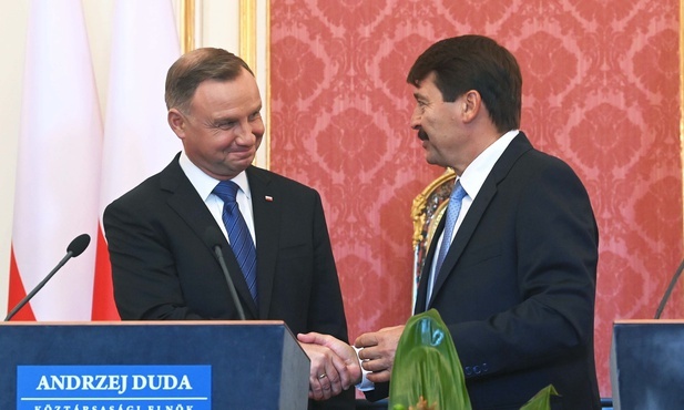 Prezydent Andrzej Duda w Budapeszcie uhonorowany odznaczeniem państwowym Węgier