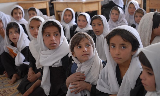 UNESCO: Brak dostępu do edukacji w Afganistanie byłby katastrofą pokoleniową
