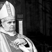 	Uroczystości pogrzebowe rozpoczęły się  13 września w kościele św. Anny w Wilanowie.