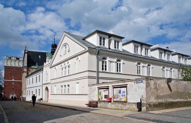 Budynek Caritas przy ul. Opatowskiej.