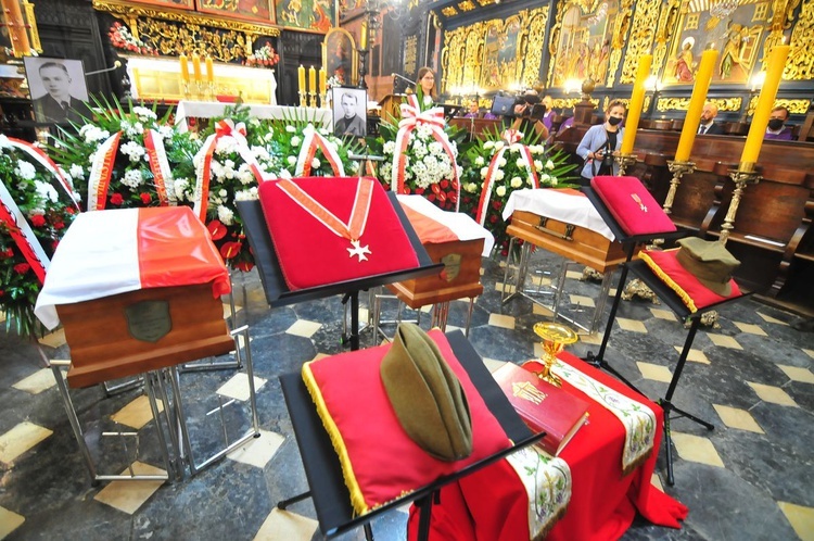 Kraków. Pogrzeb "wiernych synów ojczyzny"