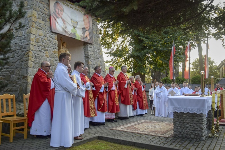 Ochotnica Dolna. Poświęcenie placu pod budowę nowego kościoła