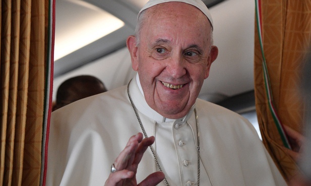 Papież Franciszek z pokładu samolotu: jestem wdzięczny za ciepłe przyjęcie