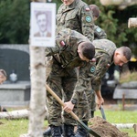 Bohaterom na Łączce. Nowe krzyże brzozowe na Powązkach Wojskowych