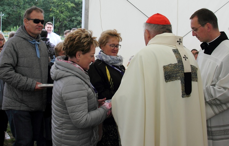 Niewidomi u grobu bł. matki Czackiej