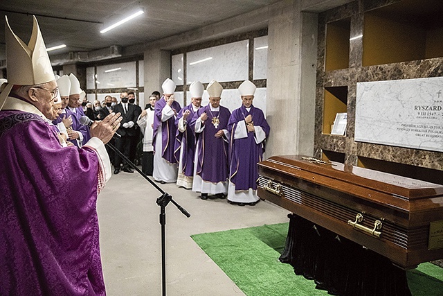 Kardynał Nycz przypomniał m.in. związki zmarłego z nowymi błogosławionymi.