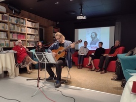 Spotkanie ubogacił też koncert piosenek jednego z laureatów, Piotra Zemanka.