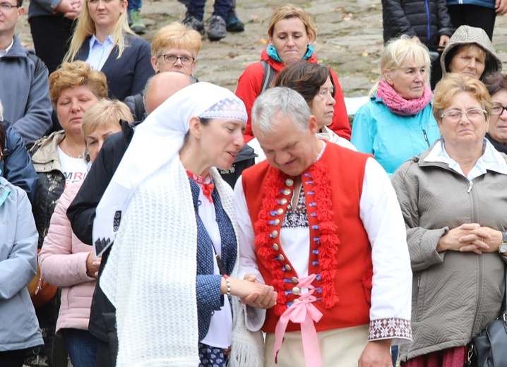 Swoje przyrzeczenia odnowili też Halina i Józef Juroszkowie z Jaworzynki.