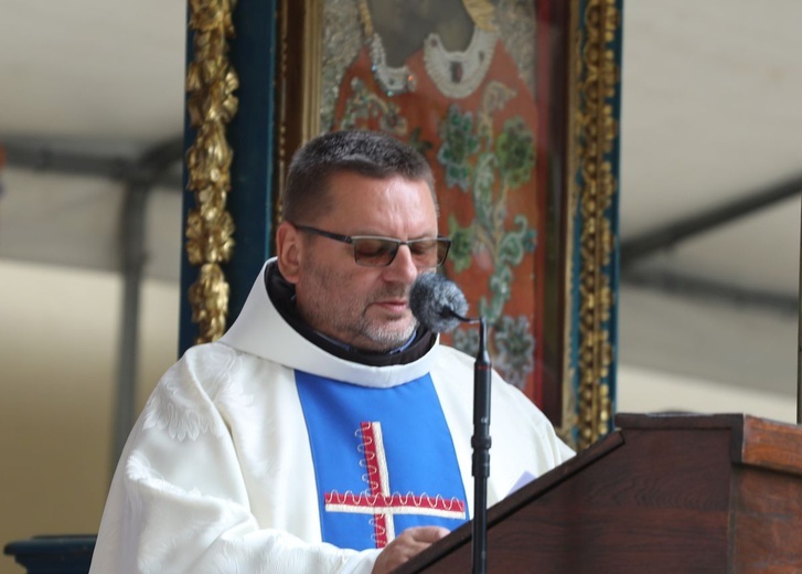 Pątników powitał przeor o. Gracjan Kubica OFM, rodak z Rybarzowic, który dołączył do diecezjalnej modlitwy. 
