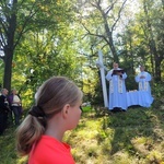 Parafialna pielgrzymka rodzin z Jaworza pod krzyż na Błatniej