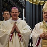 Ceremonia nałożenia paliusza, przekazanego abp. Wojdzie przez papieża Franciszka w Rzymie w czerwcu, odbyła się na początku Eucharystii.