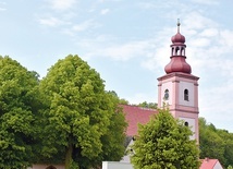 Obecny murowany kościół powstał około roku 1708.