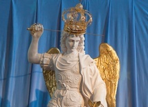 Wierna kopia figury św. Michała Archanioła pielgrzymuje po Polsce od ośmiu lat.