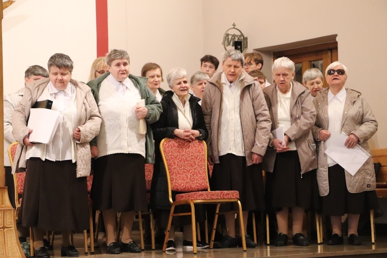 Boczki Chełmońskie. Odpust parafialny z udziałem chóru wspólnoty Dom Nadziei z Żułowa