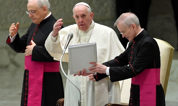 Papież Franciszek pobłogosławił wiernym uczestniczącym w uroczystości zawierzenia Narodu i Kościoła w Polsce św. Józefowi 