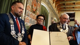 Olga Tokarczuk honorową obywatelką Krakowa