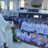 Bp Andrzej Jeż głosi homilię.