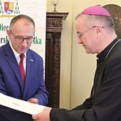 	Przekazanie dokumentu odbyło się 7 października w Domu Biskupim w Zielonej Górze.