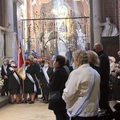 Modlitwa pielgrzymów w rudzkim sanktuarium.
