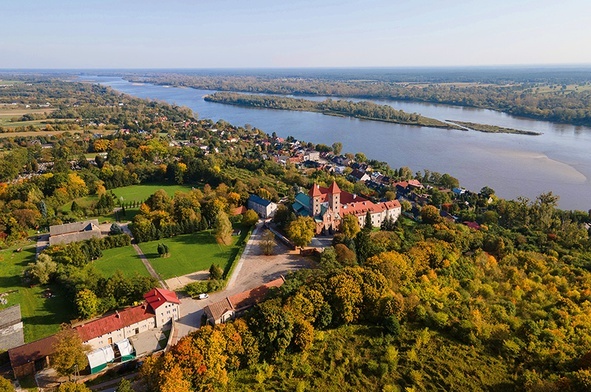 Położony malowniczo nad Wisłą Czerwińsk w 2020 r. odzyskał utracone na 150 lat prawa miejskie.