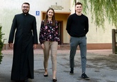 Ks. Adrian Jakubiak, Kasia Rylska i Marcin Hernik zapraszają młodych.