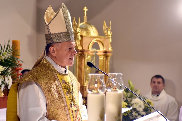 Bojanice. Abp Mokrzycki dał im relikwie św. Jana Pawła II
