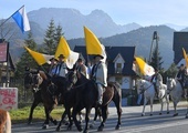 Zakopane. Procesja fatimska z banderią konną